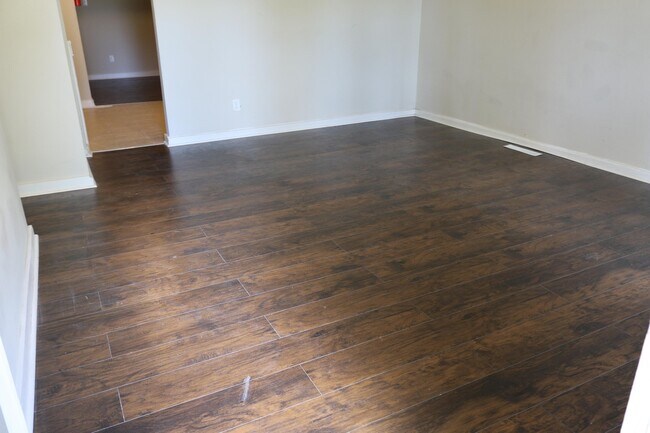 Foto del edificio - Ranch Home with Separate Dining Room