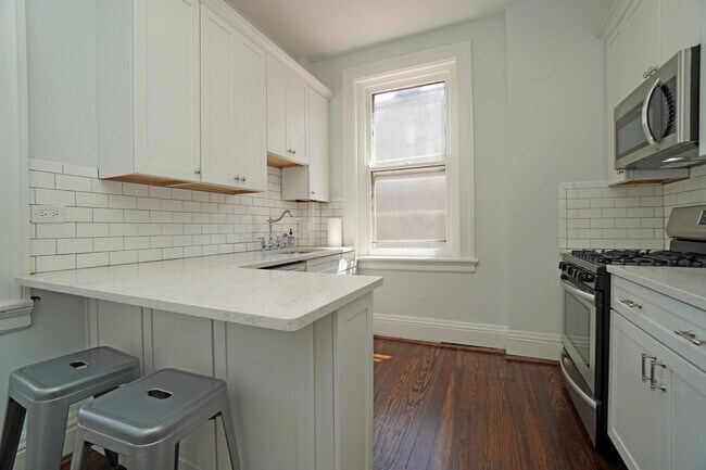 Foto del edificio - 2412 Fairview Ave