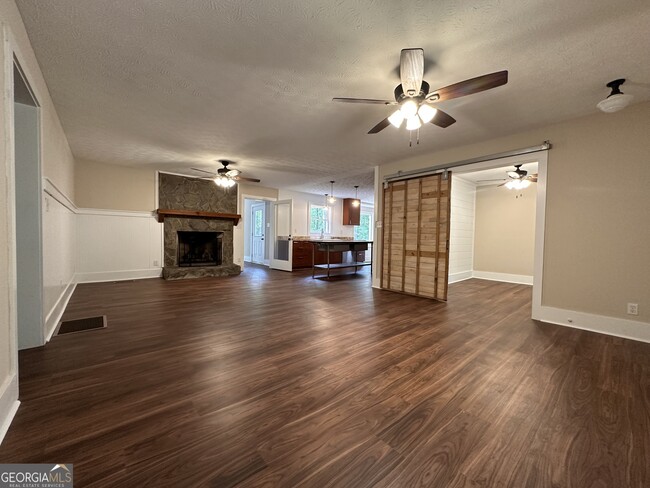 Building Photo - 325 Lake Coweta Trail