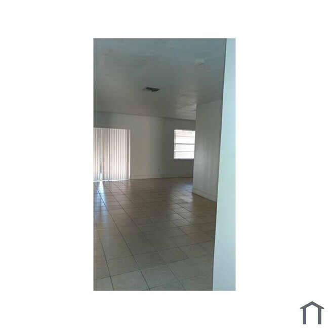 Foto del edificio - 2521 Rio Pinar Lakes Blvd