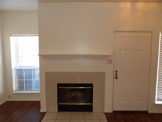 Building Photo - 3834 Pickett Pl Dr