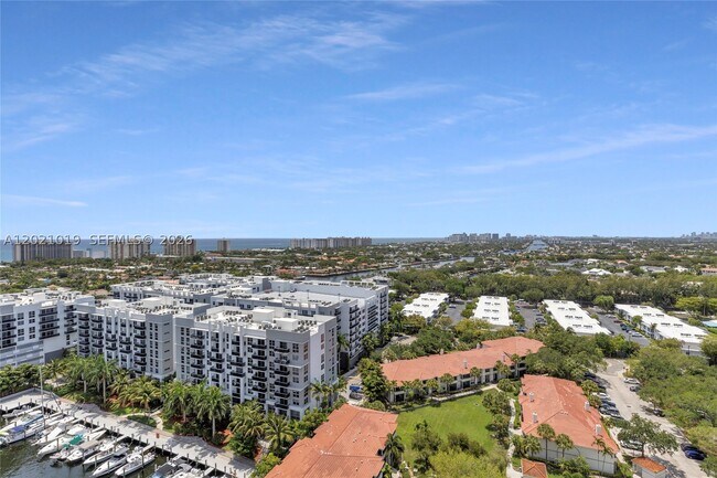 Building Photo - 2103 Port Royale Dr N