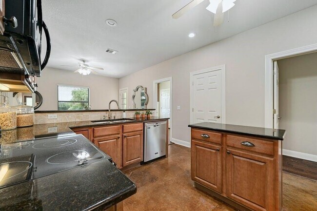 Foto del edificio - 200 Oak Hollow Ln
