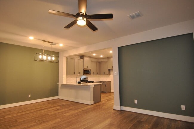 Building Photo - 829 Crystal Oak Ln