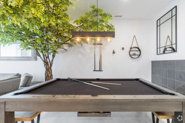 Building Photo - 4107 R. Saint-Denis