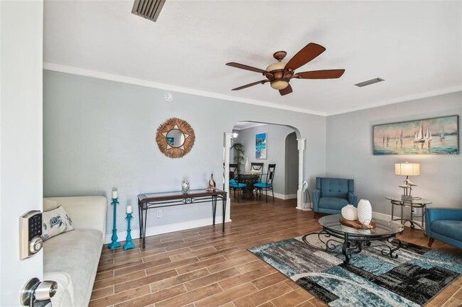 Foto del edificio - 3915 N Ridge Ave