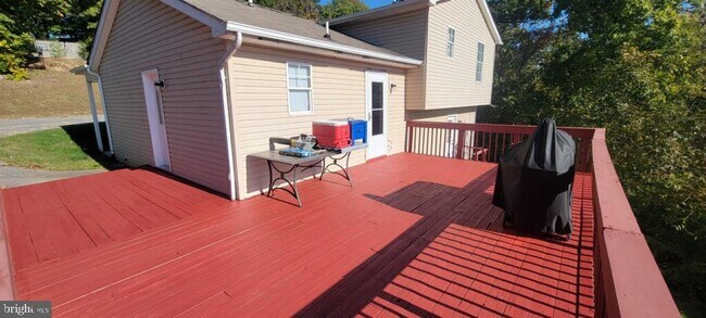 Building Photo - 498 Crestview Dr