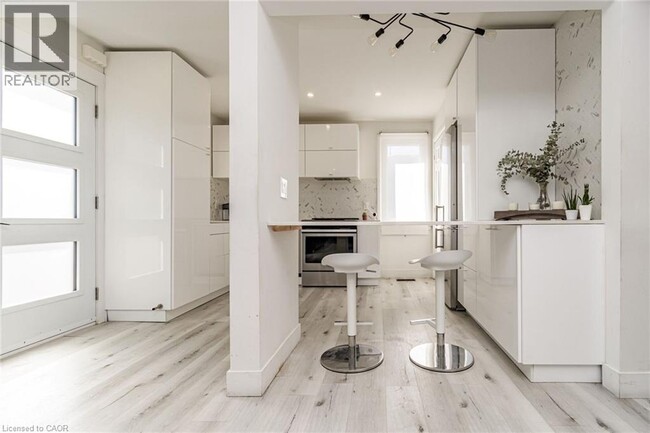 Photo du bâtiment - 260 W 16th St