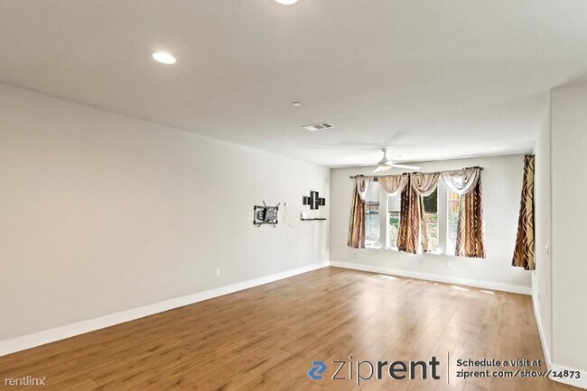 Foto del edificio - 3 br, 2.5 bath Townhome - 7 Rogers Lane, P...