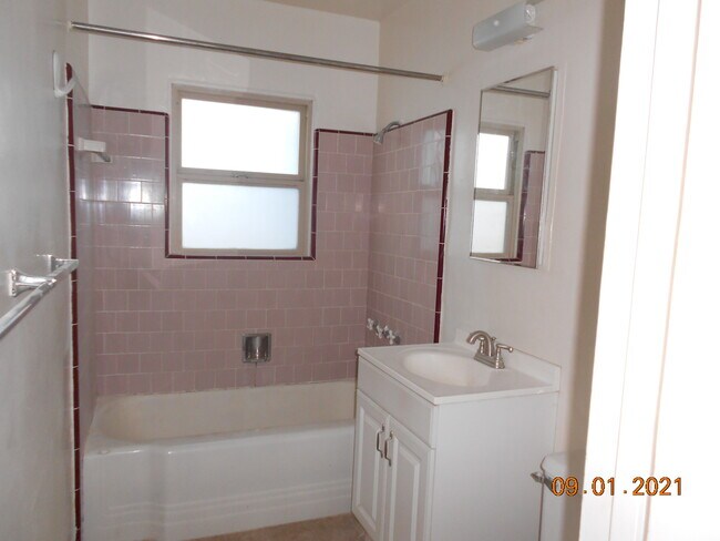 Building Photo - 2055 Reed Ave