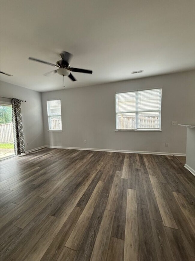 Foto del edificio - Updated 3-bedroom, 2-bathroom in The Arbors at Westgate