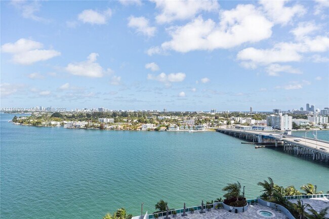 Foto del edificio - 1865 79th Street Causeway