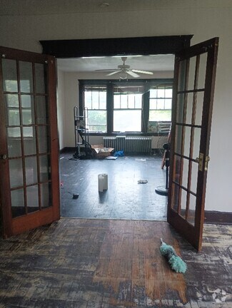 Building Photo - 33 Elmwood Ave