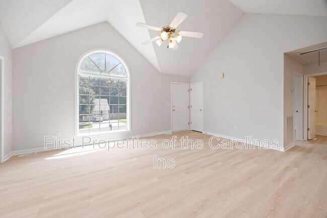 Foto del edificio - 104 Webbs Mill Dr