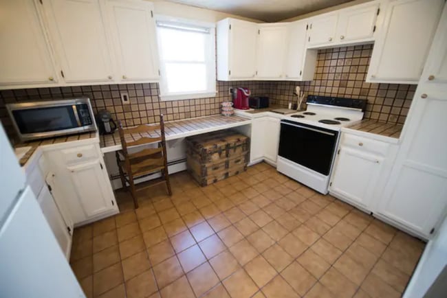 Kitchen - 93 Salem St