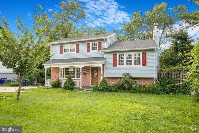 Building Photo - 4809 Camelot St