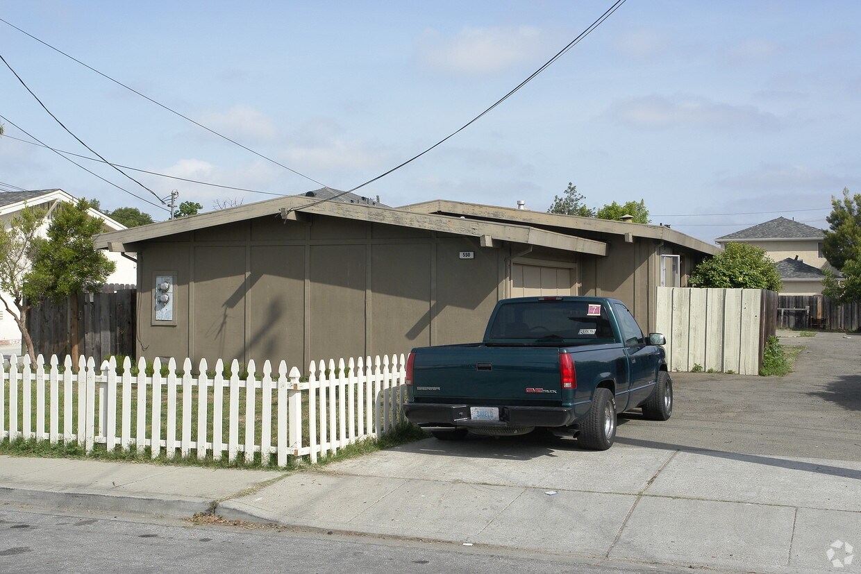 Building Photo - 550 Cherry Way