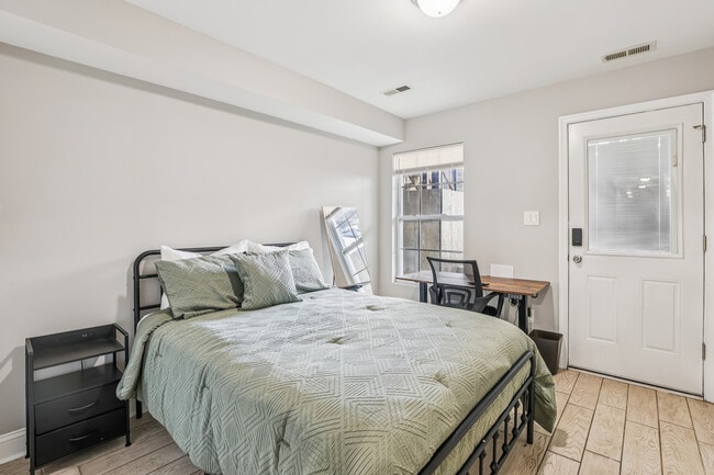 Foto del edificio - 1332 Levis St NE