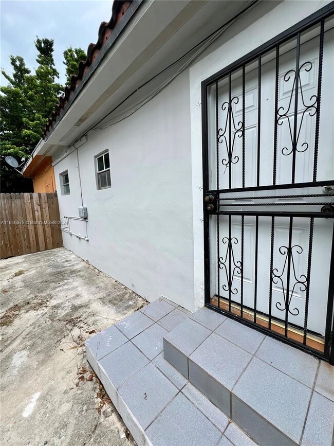 Building Photo - 225 SW 51st Ave
