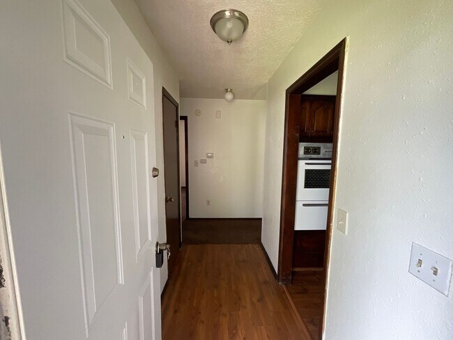Foto del edificio - 3 bed, 1 1/2 bath, 2 car garage