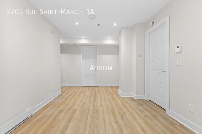 Photo du bâtiment - 2205 Rue St Marc