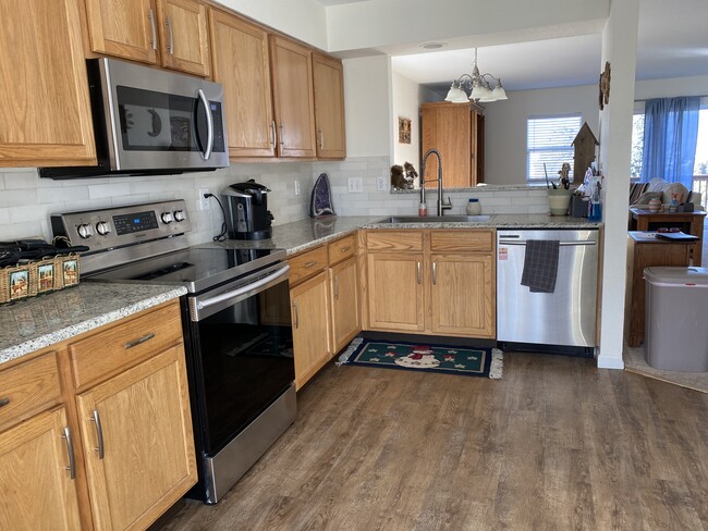 Kitchen - 4940 Wing Walker Dr