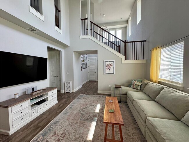 Building Photo - 8013 Izetta Ln