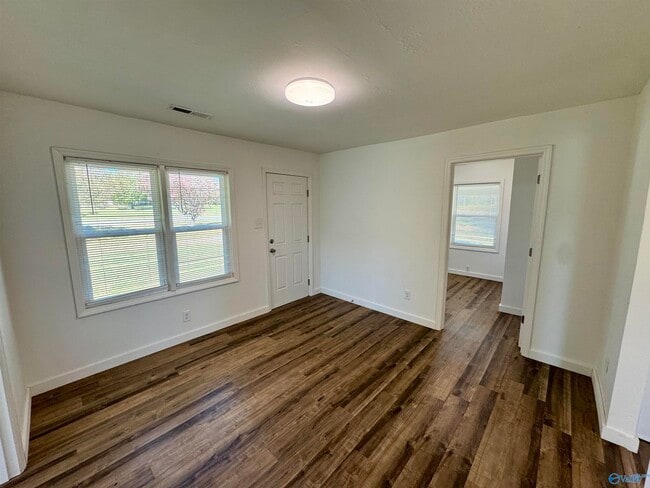 Foto del edificio - 8448 Snake Rd