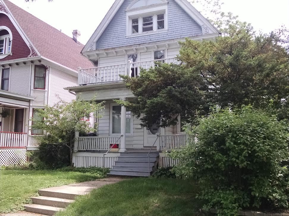 1927 E Newberry Blvd Unit upper flat, Milwaukee, WI 53211 Apartments