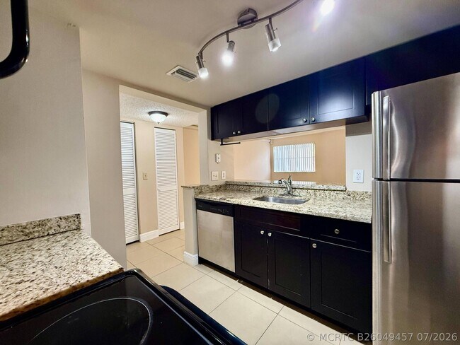 Building Photo - 9901 Westview Dr