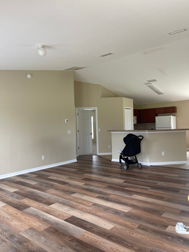 Building Photo - 14 Poplar Ct