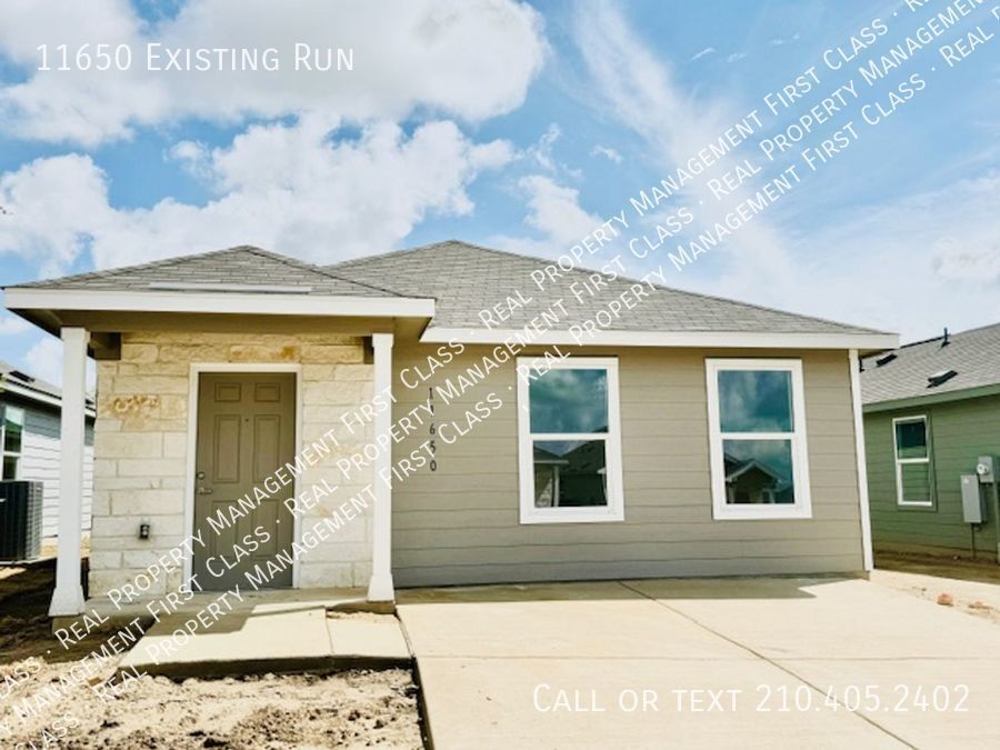 Primary Photo - Brand new home conveniently located off 35S!