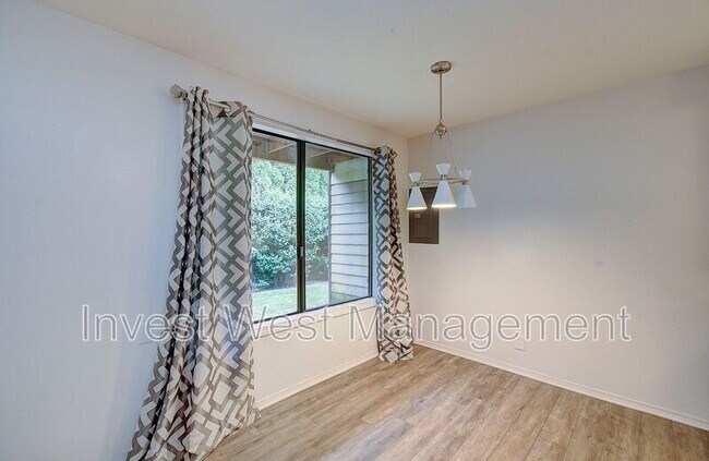 Foto del edificio - 607 SE 121 Ave