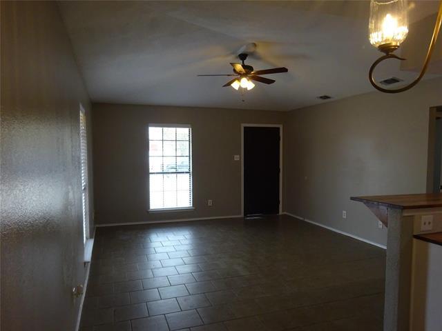 Foto del edificio - 544 Bluebird Ln