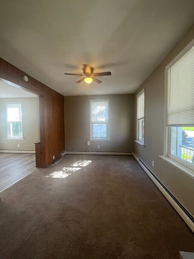 Building Photo - Available Now! 3 Bed, 1 Bath in Boyertown