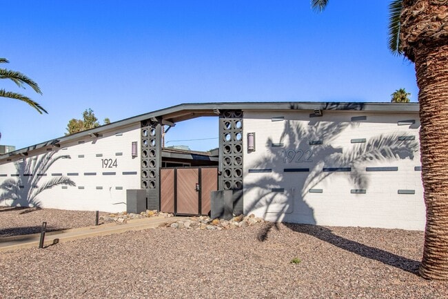 Building Photo - Palm View Manor