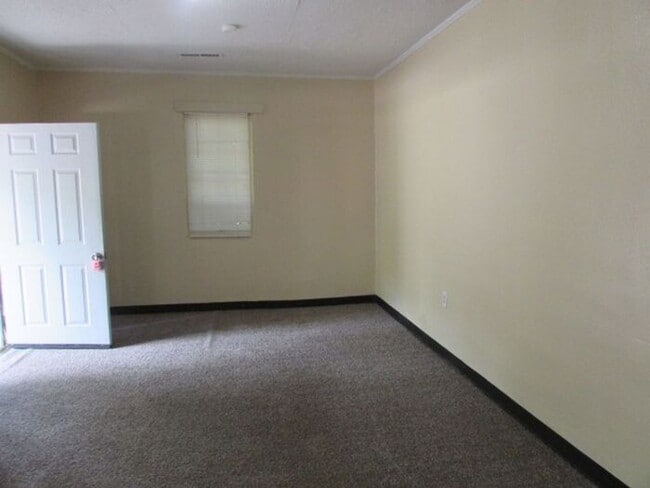 Building Photo - 28 Burgess Ct