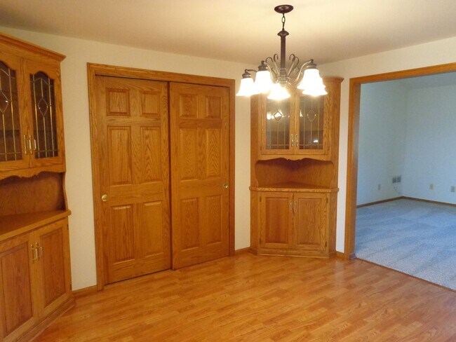 Building Photo - Single Family Ranch