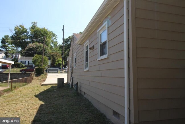 Building Photo - 3404 Elmwood Dr