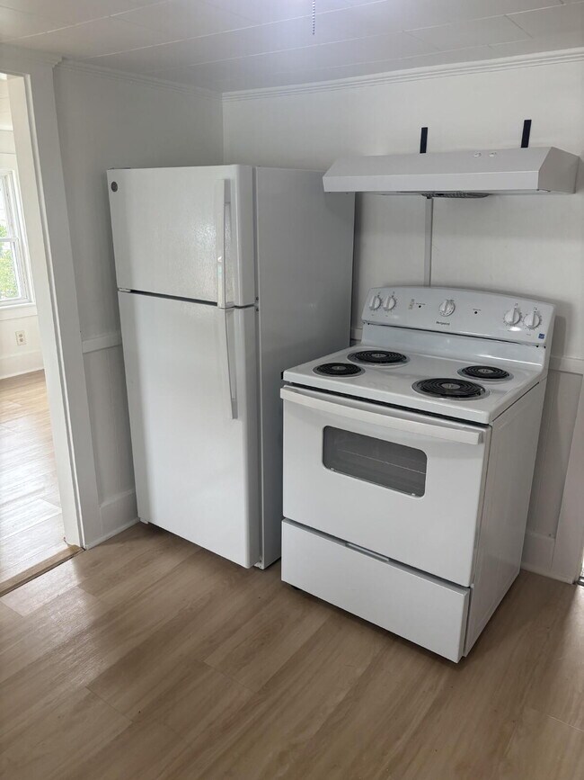 Foto del edificio - Completely Renovated 1-Bedroom + Bonus Room — Walk Everywhere in Brunswick!