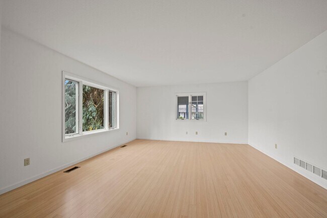 Building Photo - Custom Boulder 4 Bedroom + Finished Basement