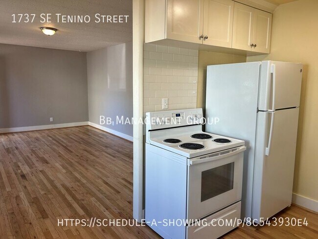 Building Photo - 1737 SE Tenino St
