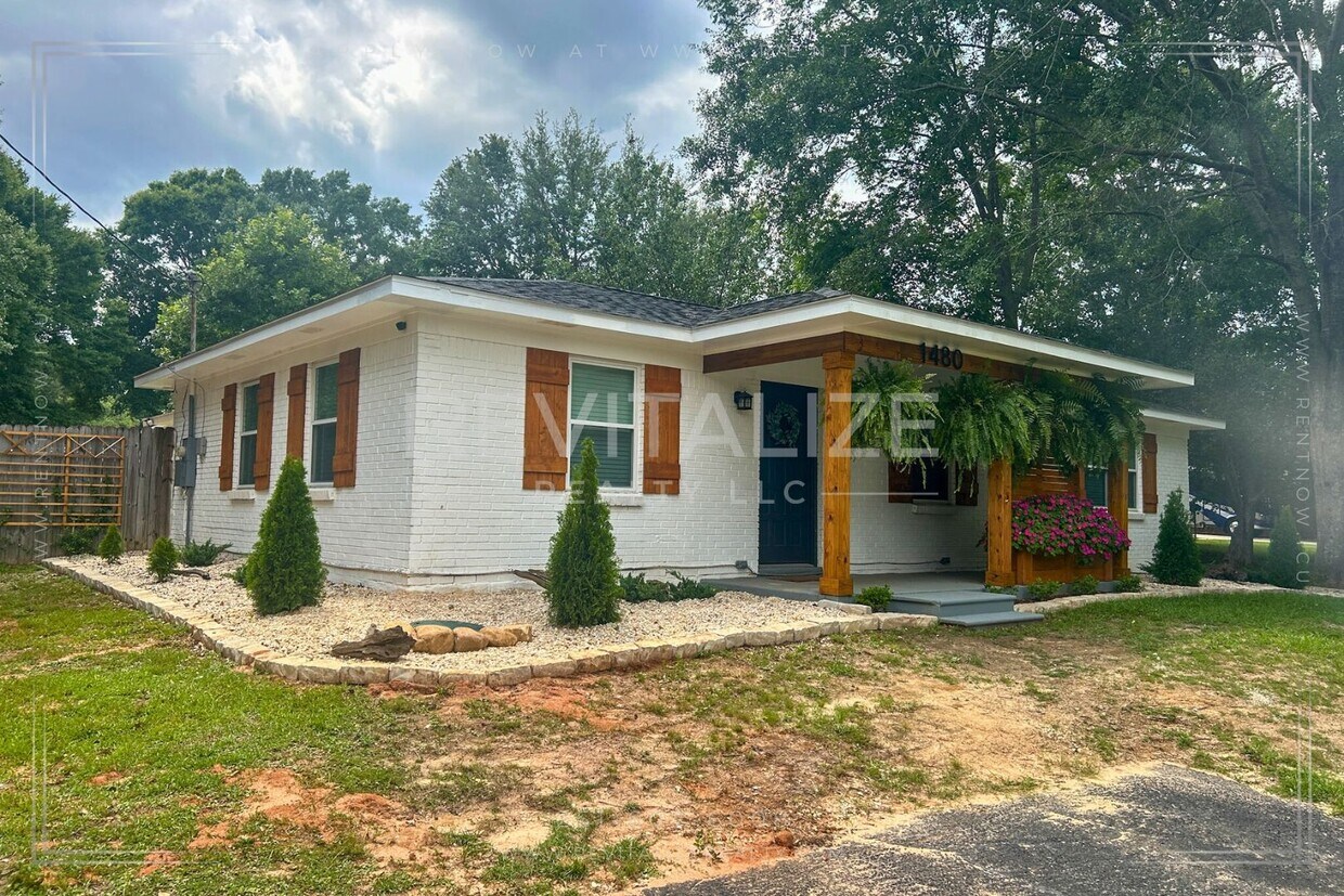 Primary Photo - Stunning 3 Bedroom Home in West Mobile!