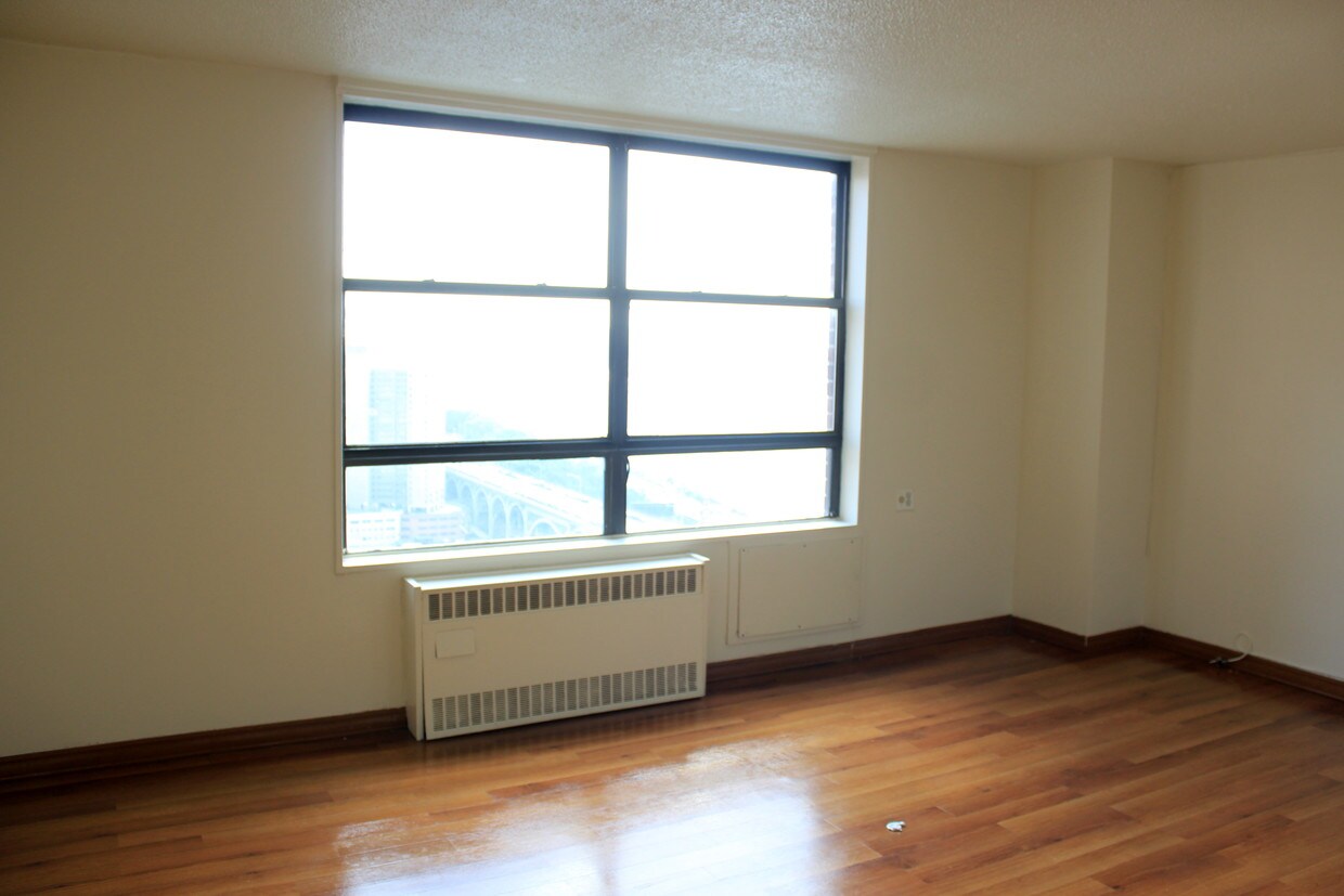 Primary Photo - 3333 Broadway