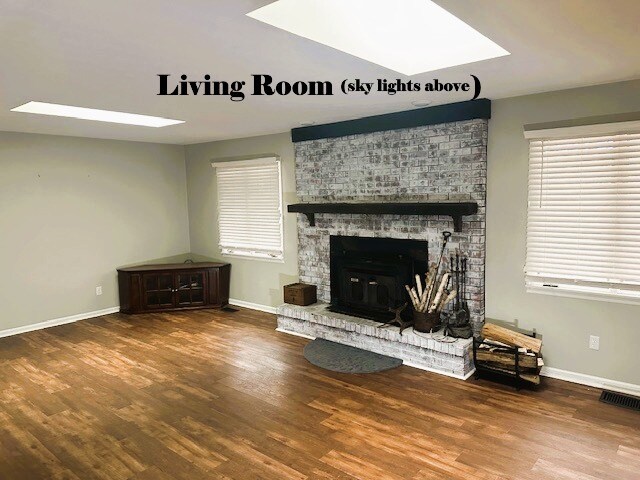 Foto del edificio - 251 Honey Jane Dr