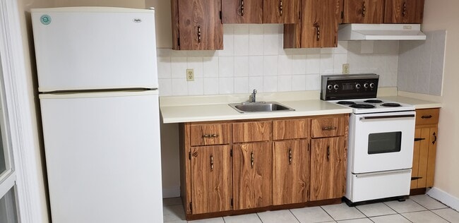 Building Photo - 500 Saint Clarens Av