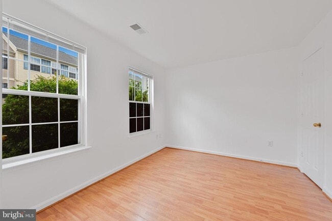 Foto del edificio - 22918 Regent Terrace