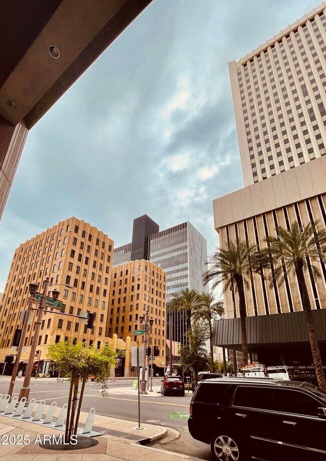 Foto del edificio - 114 W Adams St