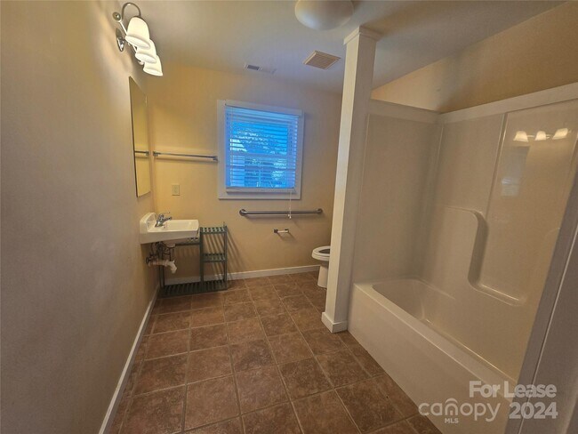 Building Photo - 105 A Kluttz St