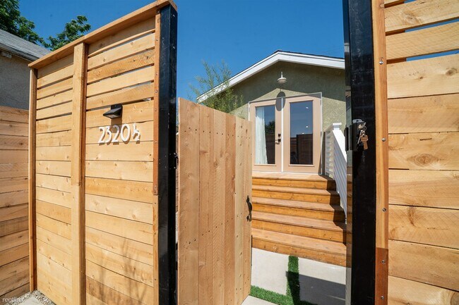 Building Photo - 1 br, 1 bath House - 2318 alta st